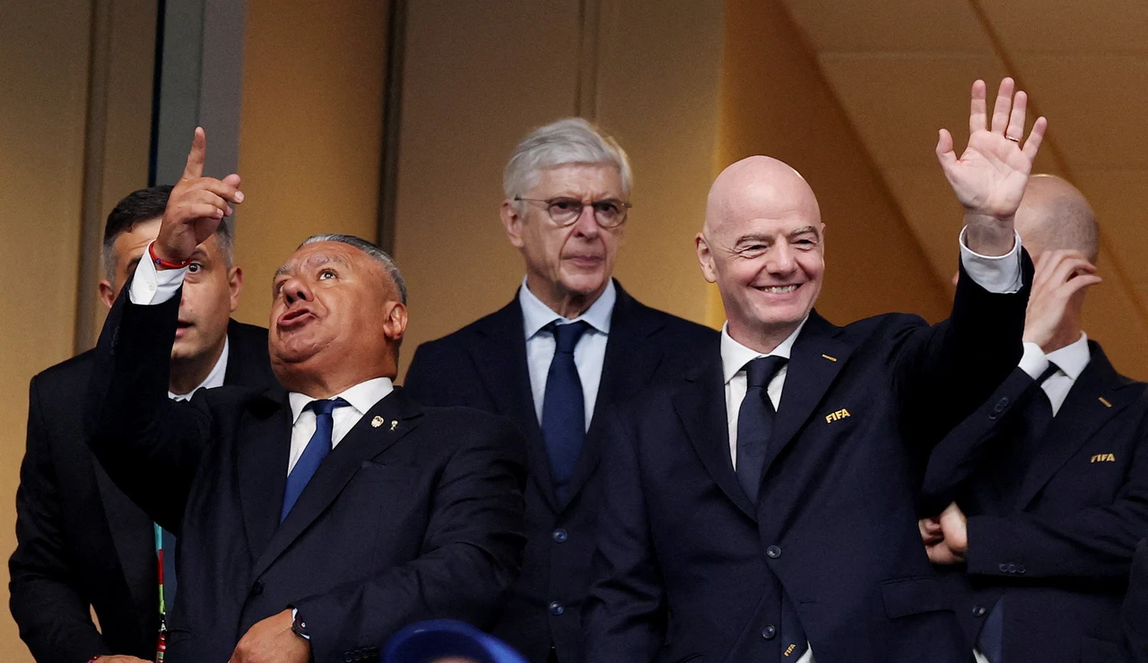 Claudio Tapia y Gianni Infantino, en el Atlanta Stadium el pasado 15 de julio