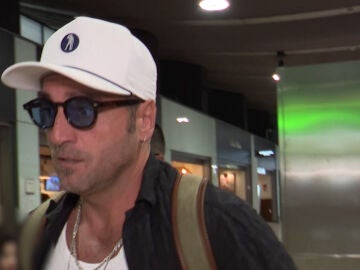David Bustamante atendiendo a la prensa