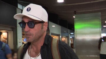 David Bustamante atendiendo a la prensa