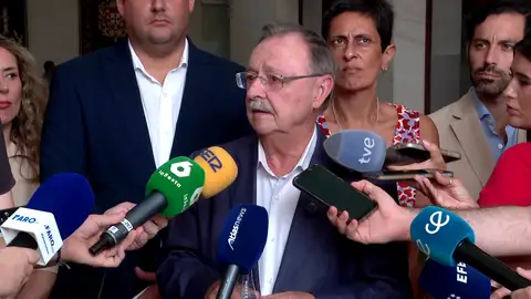 Juan Jesús Vivas, el presidente de Ceuta, exige al Gobierno que resuelva esta crisis "de manera inmediata" Juan Jesús Vivas, el presidente de Ceuta, exige al Gobierno que resuelva esta crisis "de manera inmediata"