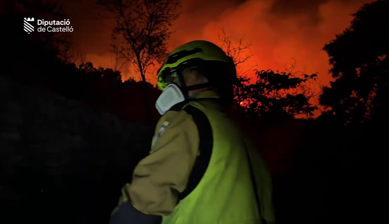 Tres nuevos incendios en la provincia de Castell&oacute;n obligan a confinar el municipio de Sierra Engarcer&aacute;n