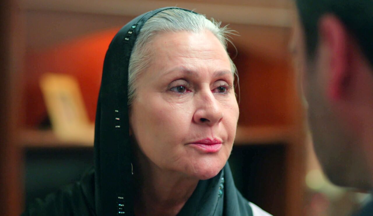 Sadakat presiona a Cihan: "Mine es la mujer que debe continuar tu linaje"