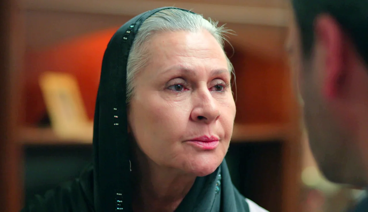 Sadakat presiona a Cihan: "Mine es la mujer que debe continuar tu linaje"