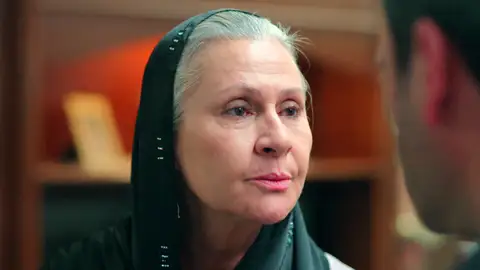 Sadakat presiona a Cihan: "Mine es la mujer que debe continuar tu linaje" Sadakat presiona a Cihan: "Mine es la mujer que debe continuar tu linaje"
