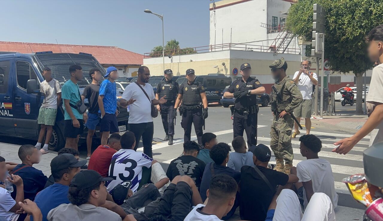 Militares y polic&iacute;a en Ceuta