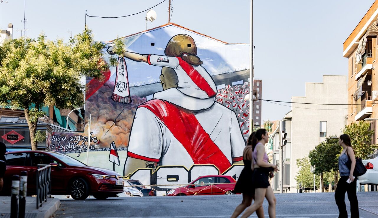 Grafitti frente al Estadio de Vallecas
