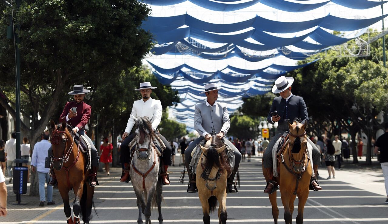 Paseos de enganches y caballos recorren el Cortijo de Torres de la Feria de M&aacute;laga