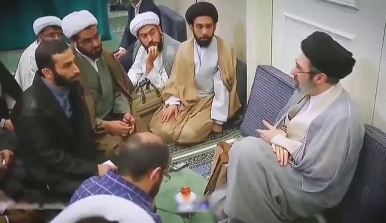 Las primeras im&aacute;genes de Mojtaba Jamenei desde el inicio de la guerra.
