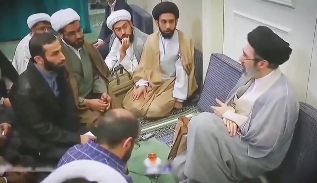 Las primeras imágenes de Mojtaba Jamenei desde el inicio de la guerra.