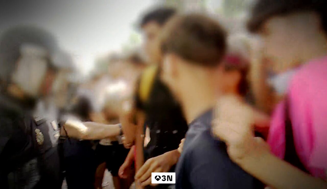 &Uacute;ltima hora de la crisis migratoria en Ceuta, en directo: El Gobierno eleva a 80.000 los migrantes que entraron a Ceuta y se&ntilde;ala el reagrupamiento familiar como prioridad para los menores