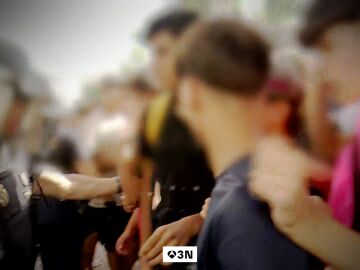 &Uacute;ltima hora de la crisis migratoria en Ceuta, en directo: El Gobierno eleva a 80.000 los migrantes que entraron a Ceuta y se&ntilde;ala el reagrupamiento familiar como prioridad para los menores