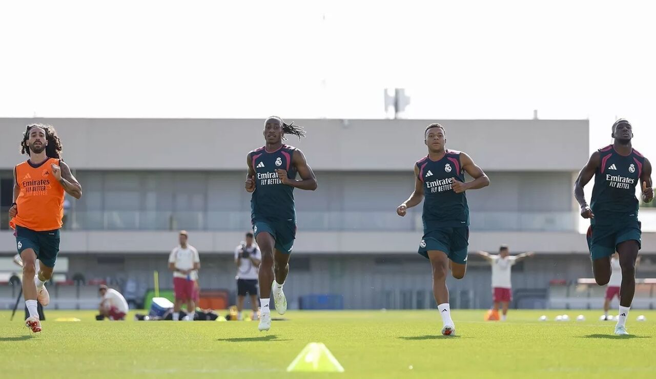 Cucurella, Diomande, Mbapp&eacute; y Konat&eacute; entrenando con el Real Madrid