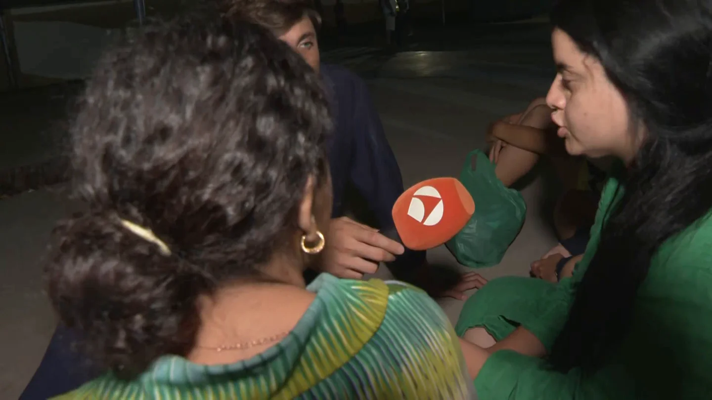 Un equipo de Antena 3 Noticias habla con una menor migrante de Ceuta Antena 3 Noticias