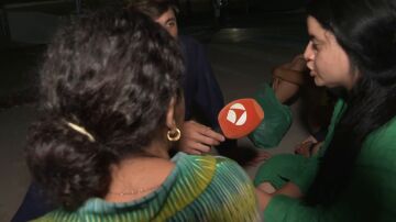 Un equipo de Antena 3 Noticias habla con una menor migrante de Ceuta 