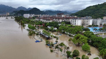 China activa la alerta m&aacute;xima y evac&uacute;a a un mill&oacute;n de personas por el tif&oacute;n Dolphin 