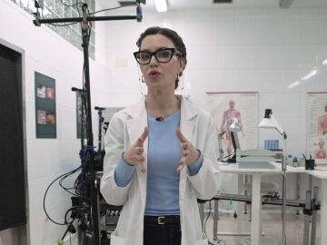 &iquest;Qu&eacute; esconde una sala de autopsias? Eva Fern&aacute;ndez nos muestra un espacio clave para &Aacute;gata y Lola