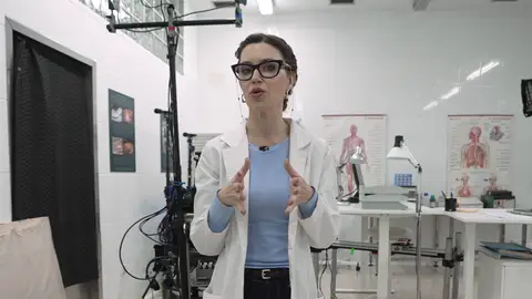 ¿Qué esconde una sala de autopsias? Eva Fernández nos muestra un espacio clave para Ágata y Lola ¿Qué esconde una sala de autopsias? Eva Fernández nos muestra un espacio clave para Ágata y Lola