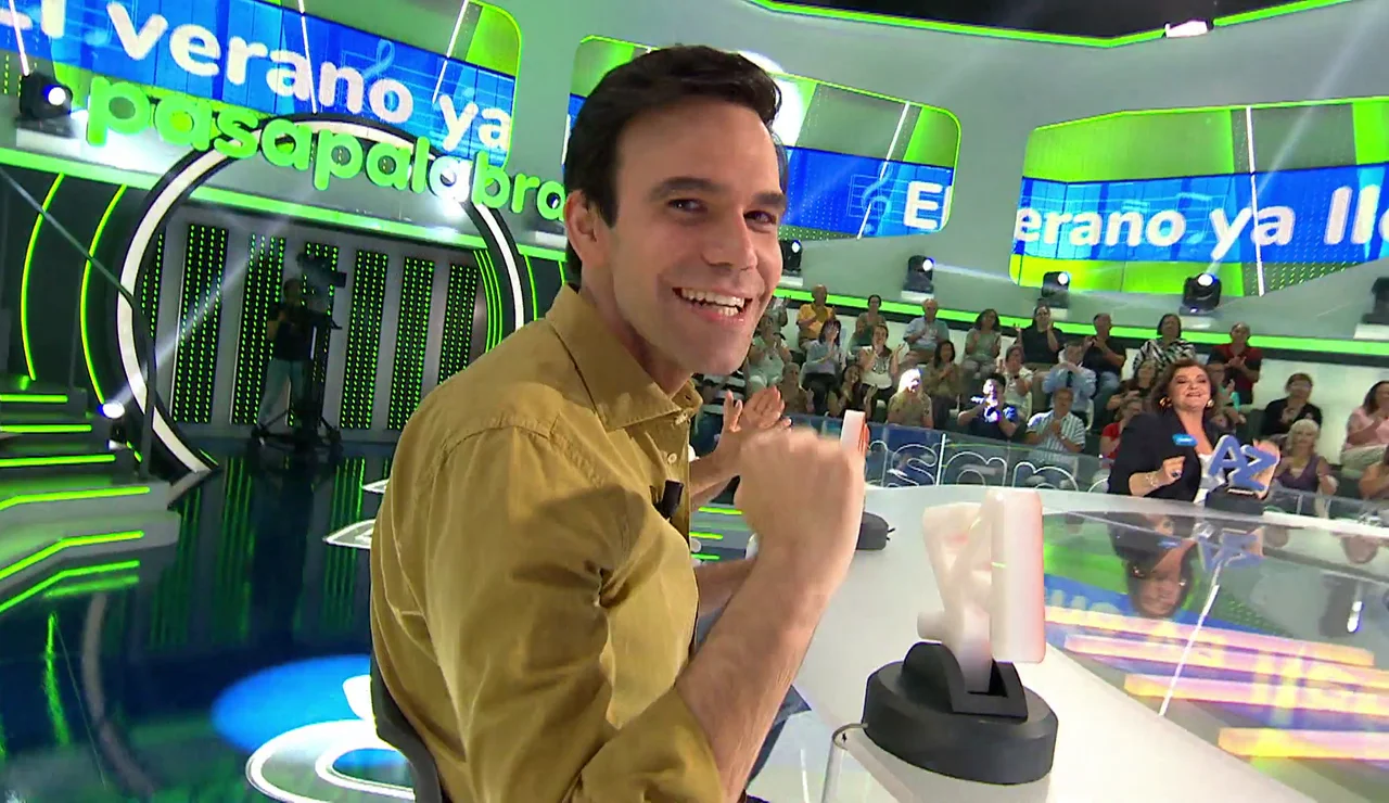 “¡Ojo, sorpresón!”: Roberto Leal flipa al ver a Javier… ¿bailar en Pasapalabra?
