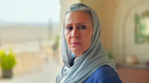 Cihan le da la espalda a Sadakat y deja claro quién es su prioridad Cihan le da la espalda a Sadakat y deja claro quién es su prioridad
