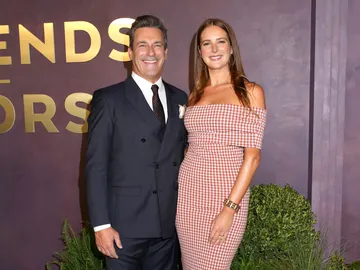 Jon Hamm y su mujer Anna Osceola Jon Hamm y su mujer Anna Osceola