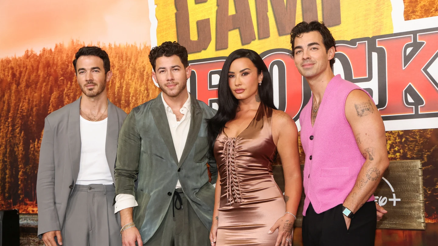 Jonas Brothers y Demi Lovato en el estreno de Camp Rock 3 Jonas Brothers y Demi Lovato en el estreno de Camp Rock 3