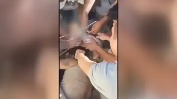 Rescate a un bebé en Colombia tras los terremotos. Rescate a un bebé en Colombia tras los terremotos.