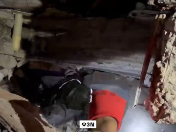 V&iacute;deo: Un pu&ntilde;o en alto y una s&aacute;bana azul, el emocionante rescate de Daniela 36 horas despu&eacute;s del terremoto en Colombia