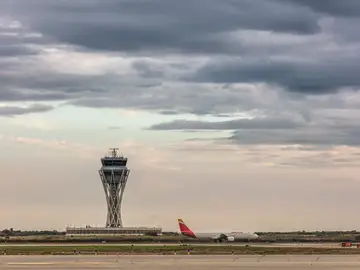 Torre de control del Aeropuesto de Barcelona - El Prat Torre de control del Aeropuesto de Barcelona - El Prat