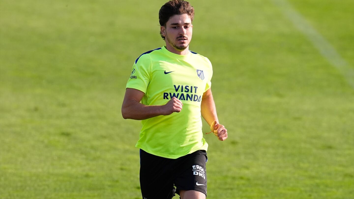 Juli&aacute;n &Aacute;lvarez