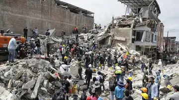 Imagen de las labores de rescate tras el seísmo en Colombia Imagen de las labores de rescate tras el seísmo en Colombia