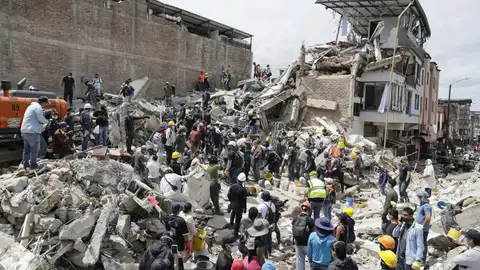 Imagen de las labores de rescate tras el seísmo en Colombia Imagen de las labores de rescate tras el seísmo en Colombia