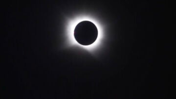 El eclipse solar en su totalidad