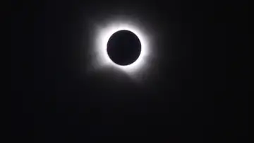 El eclipse solar en su totalidad El eclipse solar en su totalidad