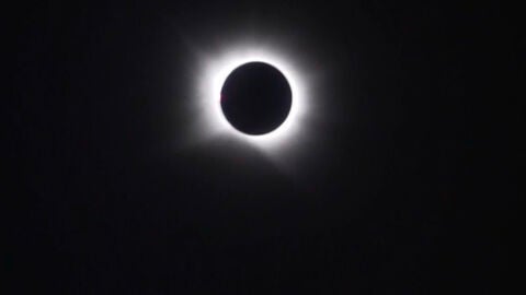 El eclipse solar en su totalidad