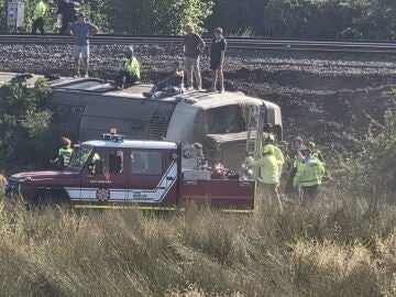 Un tren de pasajeros desacarrilado en el sur de Inglaterra Un tren de pasajeros desacarrilado en el sur de Inglaterra