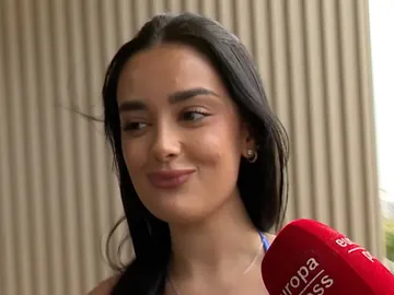 Julia Janeiro preguntada por la prensa Julia Janeiro preguntada por la prensa