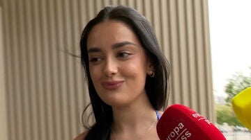 Julia Janeiro preguntada por la prensa