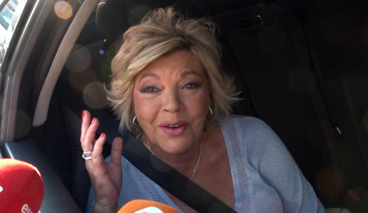 Terelu Campos atendiendo a los medios