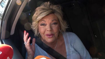 Terelu Campos atendiendo a los medios