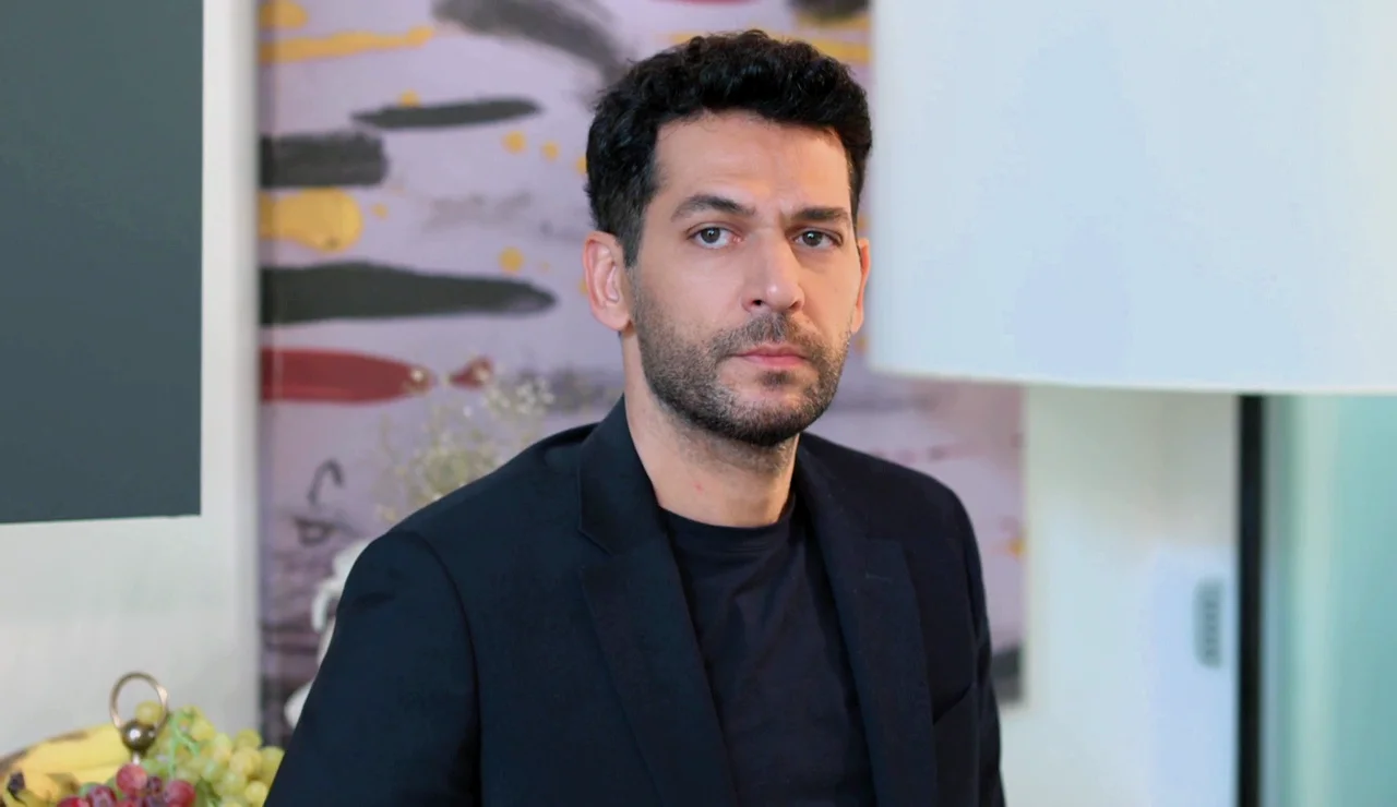 Murat Yildirim es Serhat Tecer, un hombre de éxito marcado por la traición y un gran secreto