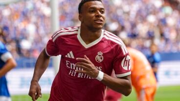 Kylian Mbapp&eacute; celebra su tanto al Schalke 04