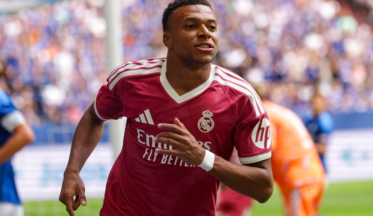 Kylian Mbapp&eacute; celebra su tanto al Schalke 04