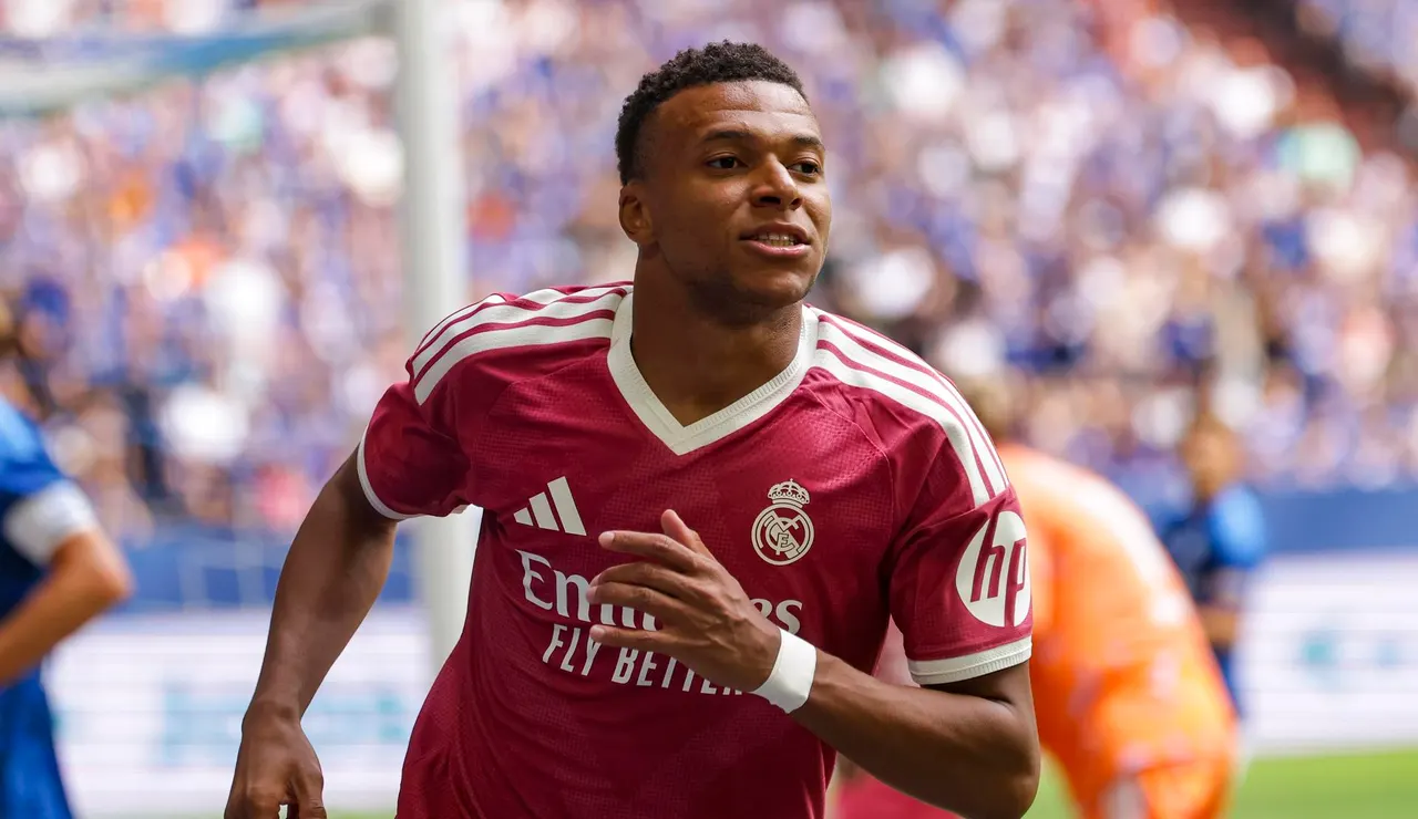 Kylian Mbappé celebra su tanto al Schalke 04