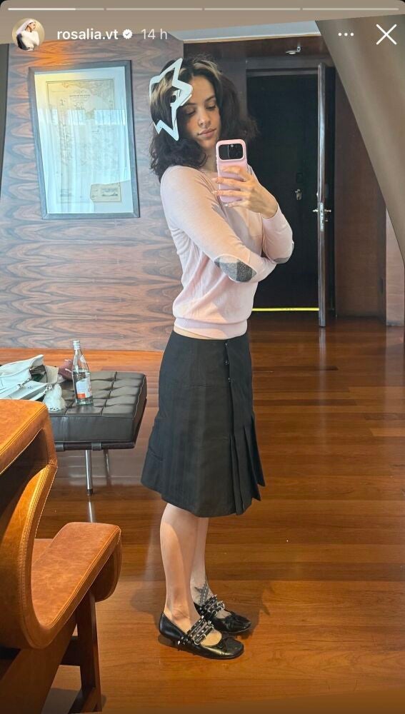 Rosalía con una maxihorquilla
