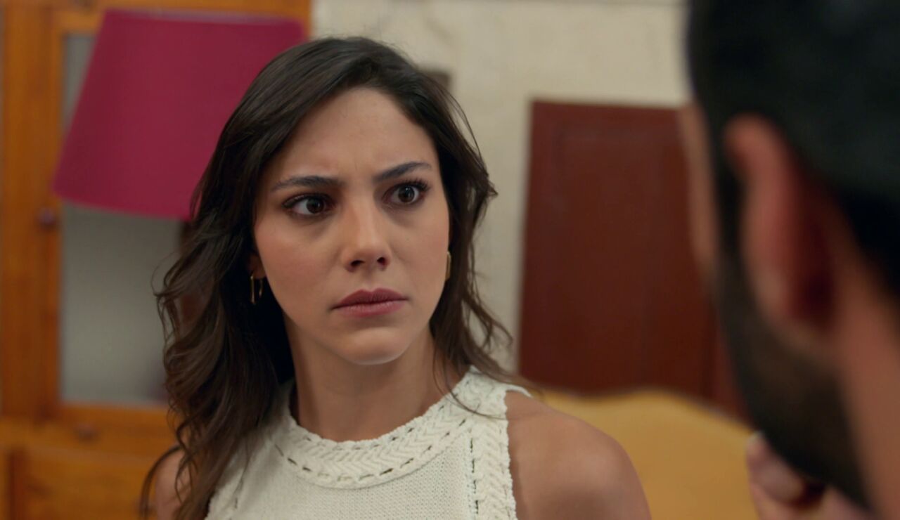 Demir descubre que Zerrin sigue hablando con Kaya y amenaza con matarlo: &ldquo;Le quitar&eacute; la vida&rdquo; 