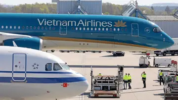 Pánico en pleno vuelo que obliga a aterrizar de emergencia en el aeropuerto de Múnich (Alemania) tras reventar las ruedas Pánico en pleno vuelo que obliga a aterrizar de emergencia en el aeropuerto de Múnich (Alemania) tras reventar las ruedas