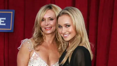 Hayden Panettiere y su madre Lesley Vogel Hayden Panettiere y su madre Lesley Vogel