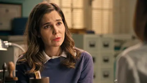 Begoña se refugia en Nieves tras conocer que Andrés vuelve a ser feliz con Valentina: “Soy incapaz de deshacerme de los recuerdos” Begoña se refugia en Nieves tras conocer que Andrés vuelve a ser feliz con Valentina: “Soy incapaz de deshacerme de los recuerdos”