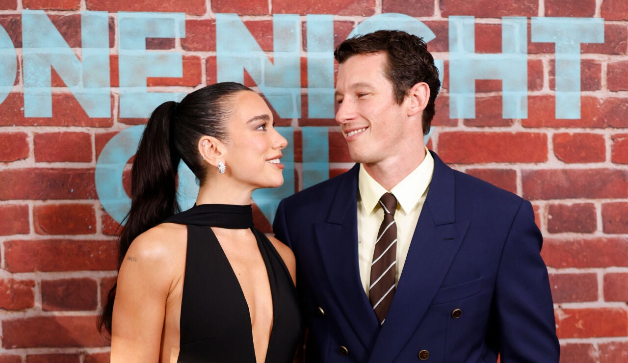 Callum Turner y Dua Lipa