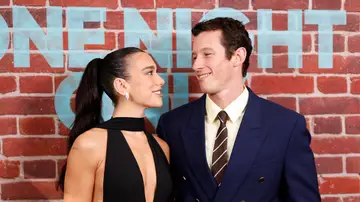 Callum Turner y Dua Lipa Callum Turner y Dua Lipa